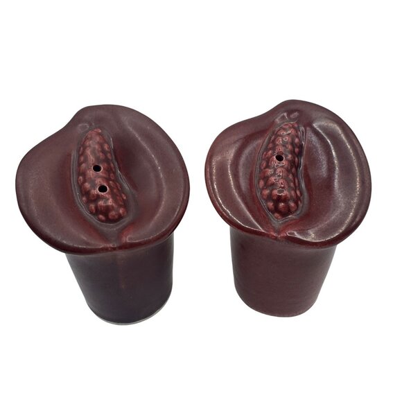 Vintage Burgundy Calla Lily Ceramic Salt & Pepper Shakers With Cork Stoppers - Picture 1 of 6